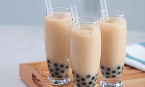 Phát hiện cơ sở sử dụng nguyên liệu hết hạn sử dụng để chế biến trà sữa